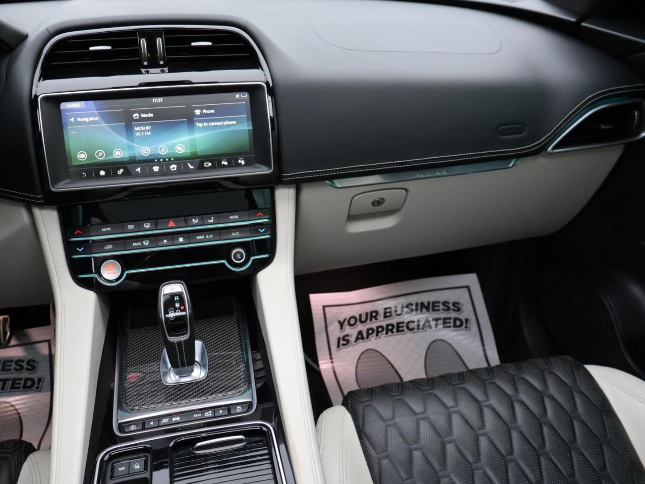 2020 Jaguar F-PACE V8 SVR AWD CERTIFIED *ACCIDENT FREE*JAGUAR MAINTAIN* CAMERA NAV BLUETOOTH LEATHER HEATED SEATS PANO ROOF CRUISE ALLOYS - Photo #9