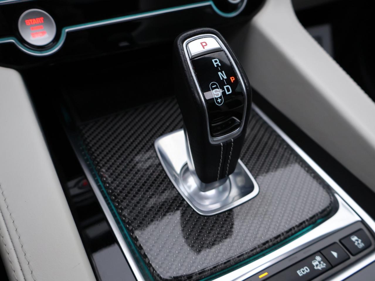 2020 Jaguar F-PACE V8 SVR AWD CERTIFIED *ACCIDENT FREE*JAGUAR MAINTAIN* CAMERA NAV BLUETOOTH LEATHER HEATED SEATS PANO ROOF CRUISE ALLOYS - Photo #12