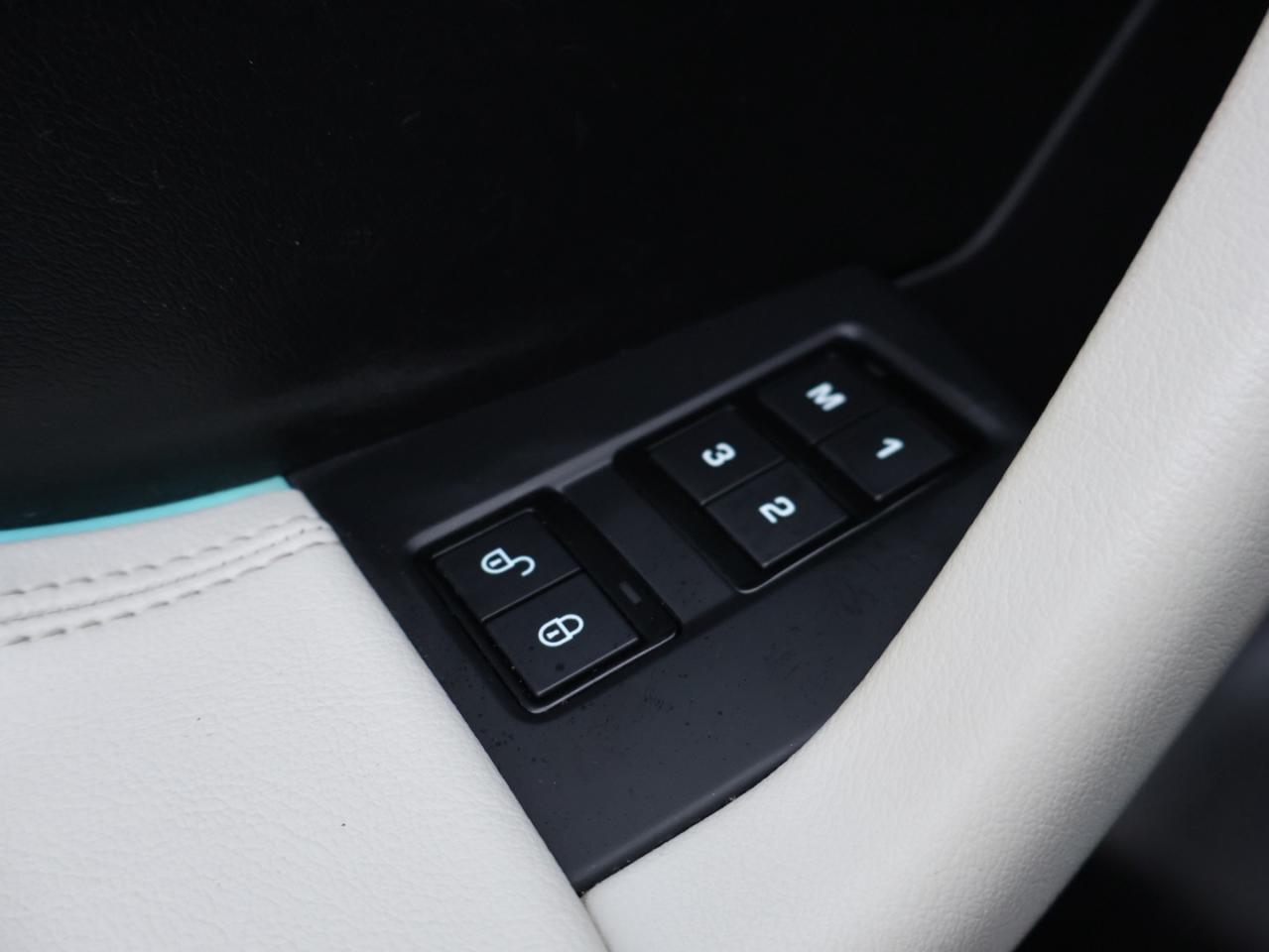 2020 Jaguar F-PACE V8 SVR AWD CERTIFIED *ACCIDENT FREE*JAGUAR MAINTAIN* CAMERA NAV BLUETOOTH LEATHER HEATED SEATS PANO ROOF CRUISE ALLOYS - Photo #24