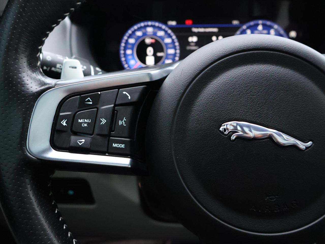 2020 Jaguar F-PACE V8 SVR AWD CERTIFIED *ACCIDENT FREE*JAGUAR MAINTAIN* CAMERA NAV BLUETOOTH LEATHER HEATED SEATS PANO ROOF CRUISE ALLOYS - Photo #30