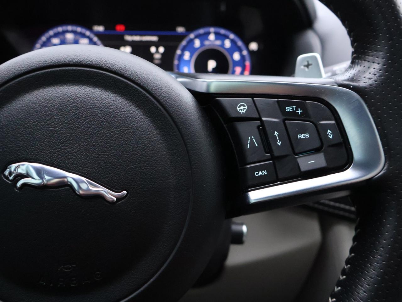 2020 Jaguar F-PACE V8 SVR AWD CERTIFIED *ACCIDENT FREE*JAGUAR MAINTAIN* CAMERA NAV BLUETOOTH LEATHER HEATED SEATS PANO ROOF CRUISE ALLOYS - Photo #31