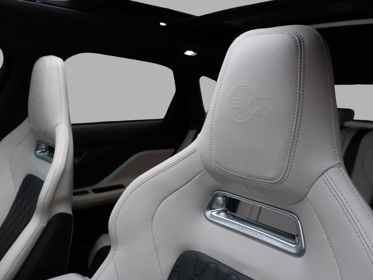 2020 Jaguar F-PACE V8 SVR AWD CERTIFIED *ACCIDENT FREE*JAGUAR MAINTAIN* CAMERA NAV BLUETOOTH LEATHER HEATED SEATS PANO ROOF CRUISE ALLOYS - Photo #36