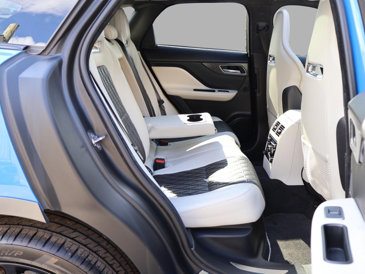 2020 Jaguar F-PACE V8 SVR AWD CERTIFIED *ACCIDENT FREE*JAGUAR MAINTAIN* CAMERA NAV BLUETOOTH LEATHER HEATED SEATS PANO ROOF CRUISE ALLOYS - Photo #15