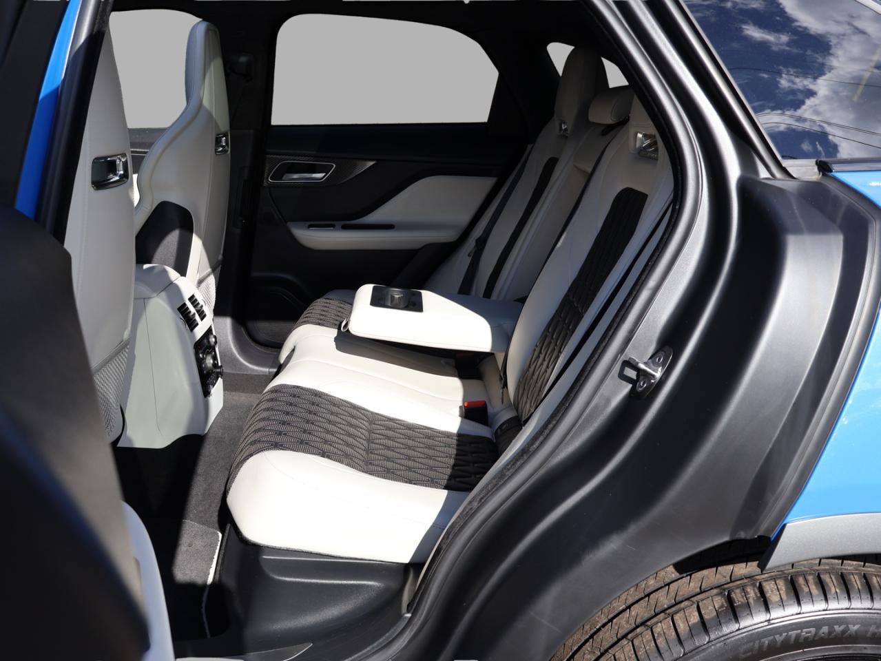 2020 Jaguar F-PACE V8 SVR AWD CERTIFIED *ACCIDENT FREE*JAGUAR MAINTAIN* CAMERA NAV BLUETOOTH LEATHER HEATED SEATS PANO ROOF CRUISE ALLOYS - Photo #14