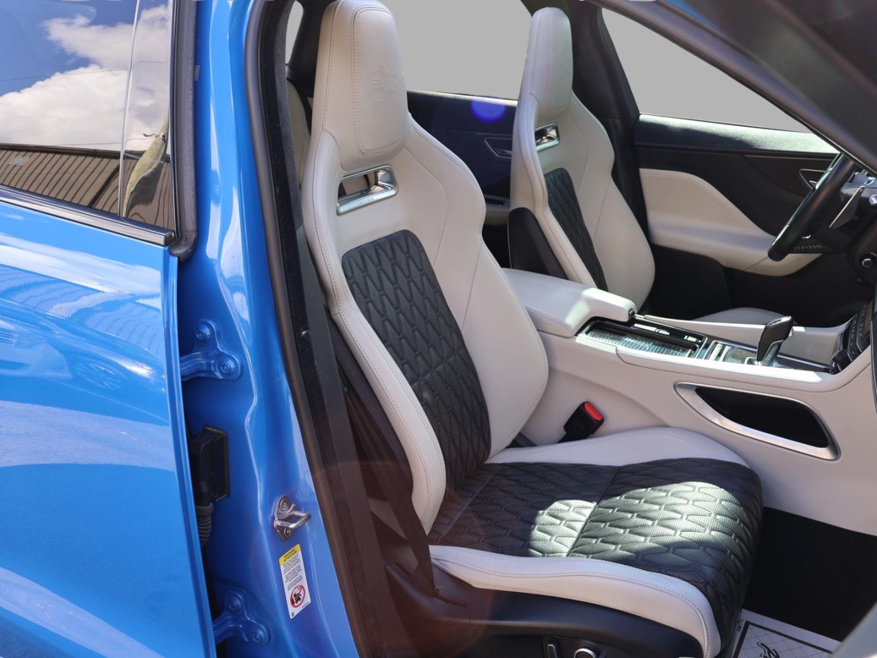 2020 Jaguar F-PACE V8 SVR AWD CERTIFIED *ACCIDENT FREE*JAGUAR MAINTAIN* CAMERA NAV BLUETOOTH LEATHER HEATED SEATS PANO ROOF CRUISE ALLOYS - Photo #17