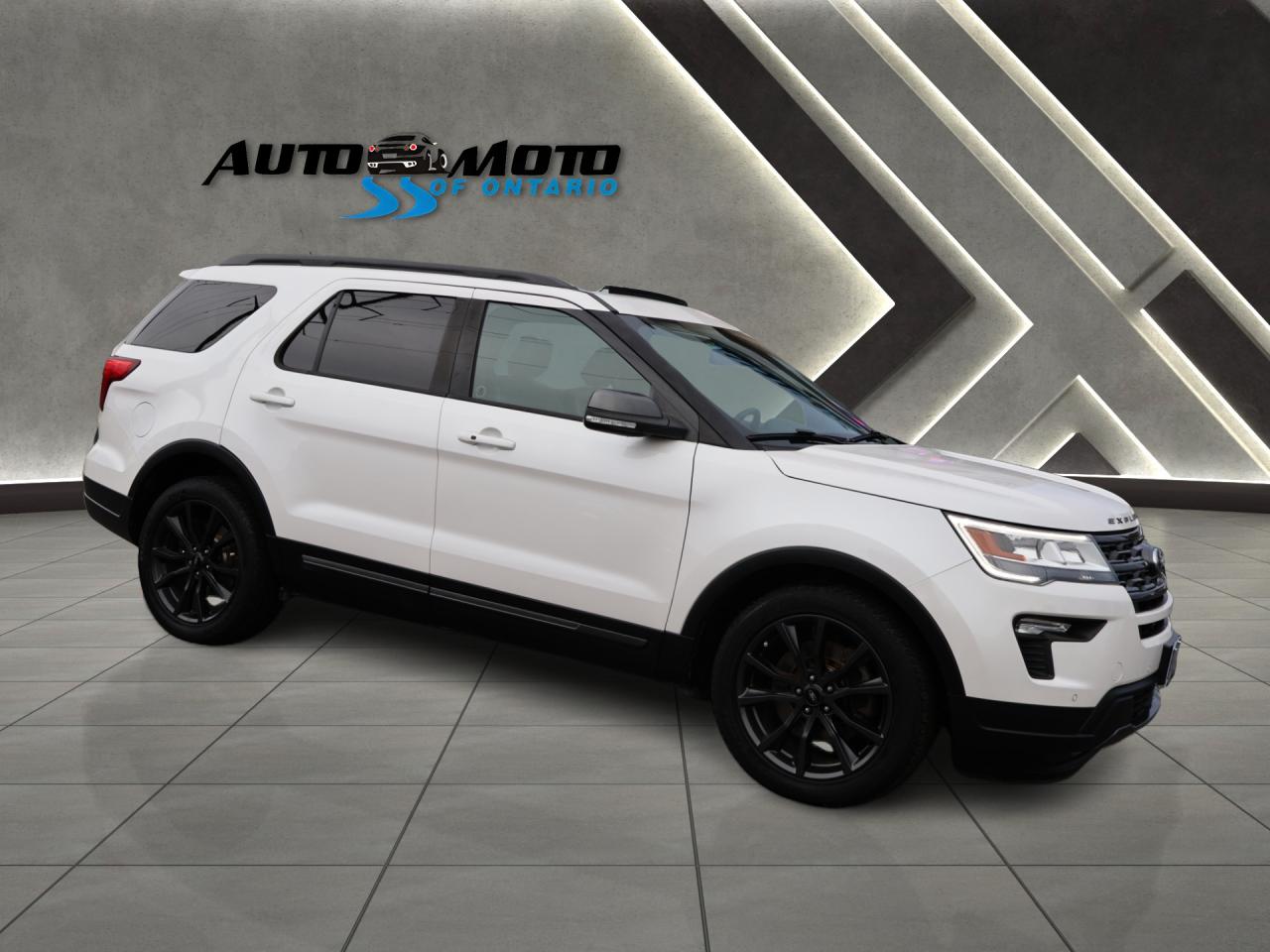 Used 2018 Ford Explorer XLT CERTIFIED *ACCIDENT FREE* CAMERA NAV BLUETOOTH LEATHER HEATED SEATS PANO ROOF CRUISE ALLOYS for sale in Burlington, ON