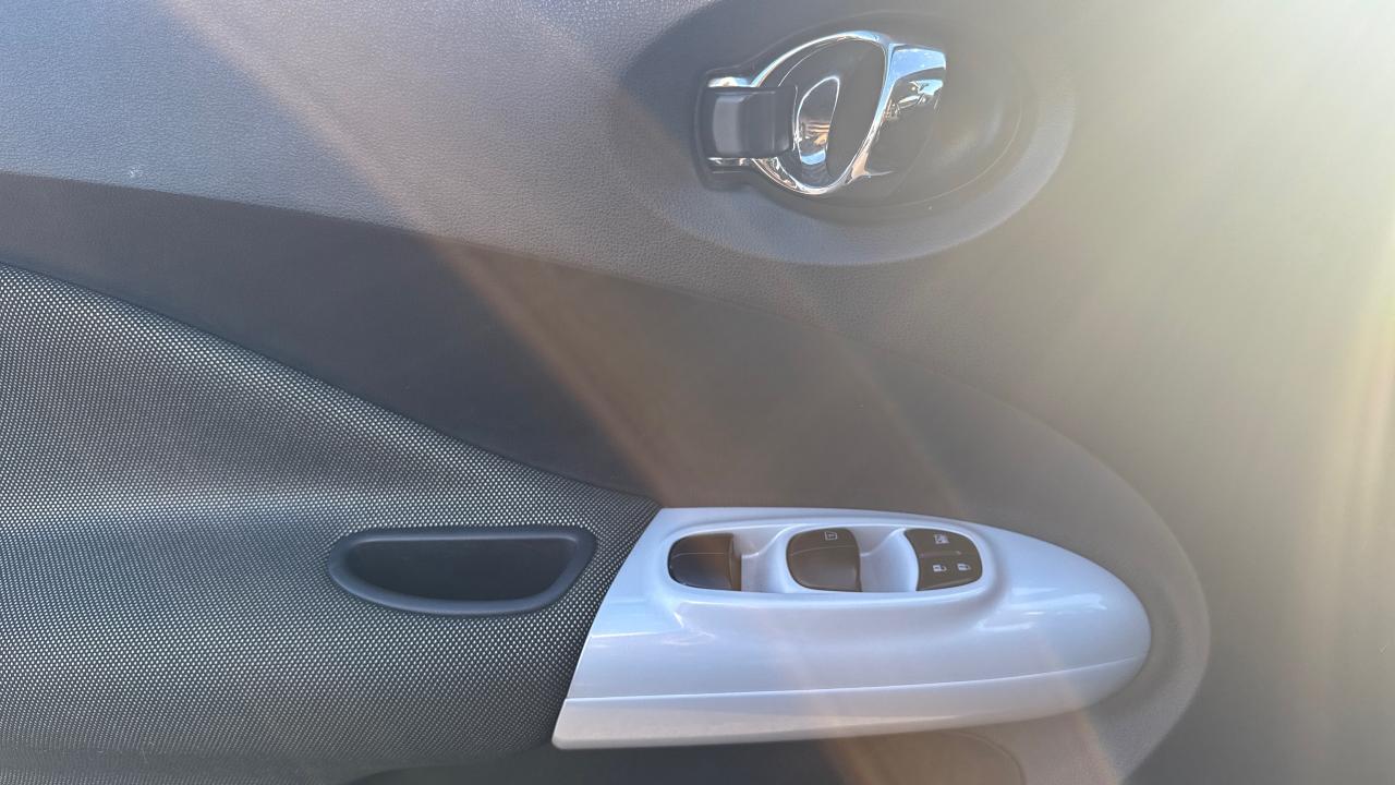 2017 Nissan Juke SV Photo