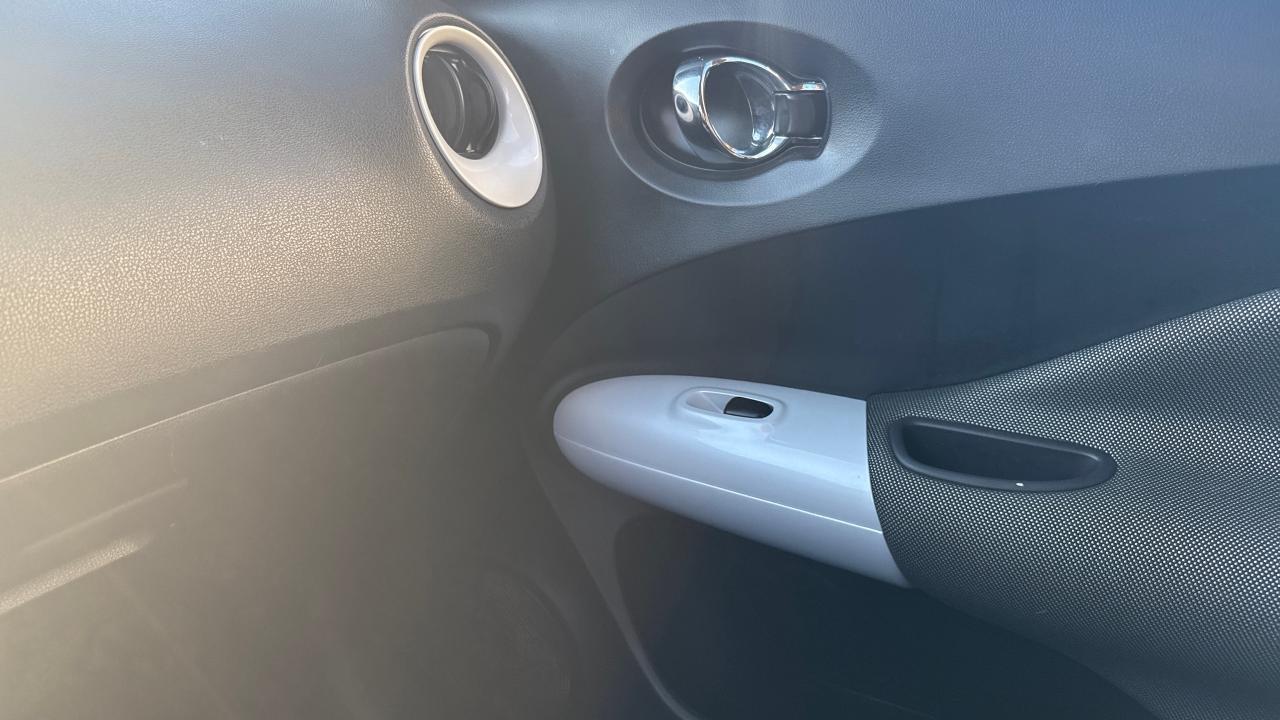 2017 Nissan Juke SV Photo