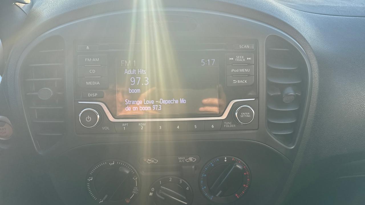 2017 Nissan Juke SV Photo