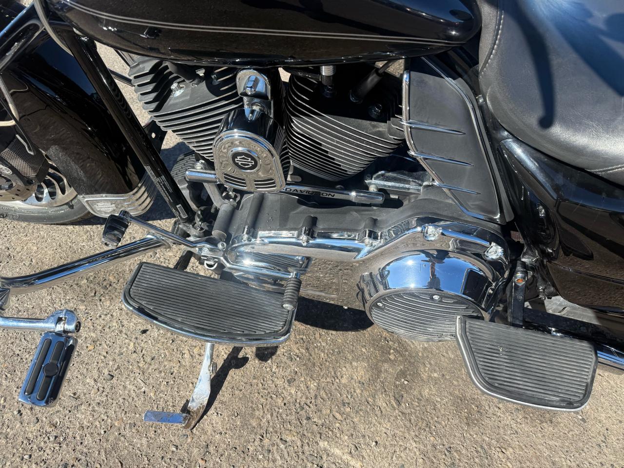 2011 Harley-Davidson ROAD KING FLHR, MANY UPGRADES, LIGHT DAMAGE, AS IS SPECIAL - Photo #12