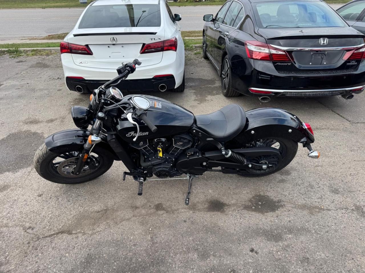 2016 Indian Scout SIXTY, CRUISER, ONLY 16,000KMS, LIGHT DAMAGE - Photo #2