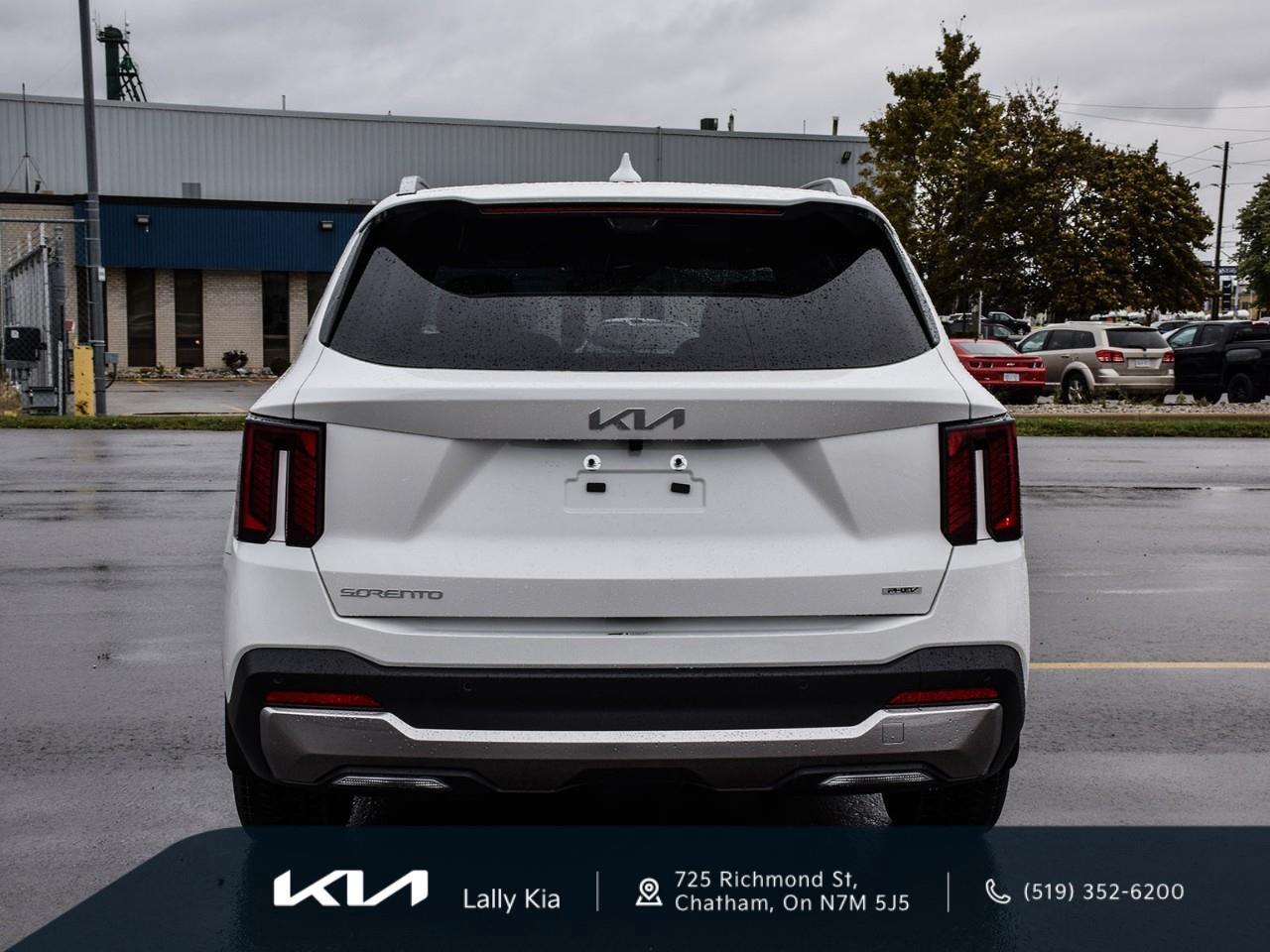 2026 Kia Sorento Plug-In Hybrid 2026 Kia Sorento SX Plug-In Hybrid | Dealership Demo | Qualifies for New Incentives Photo4