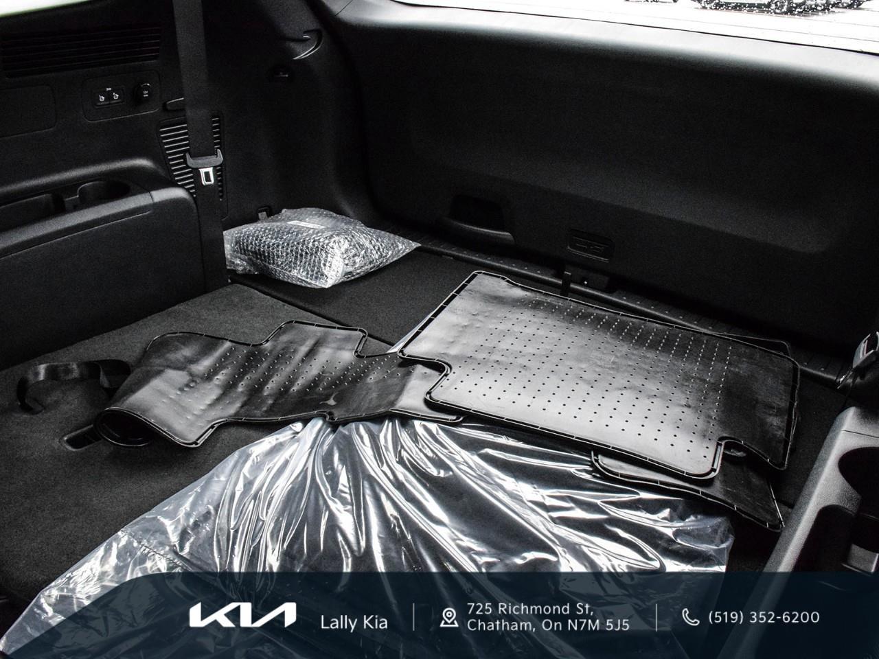 2026 Kia Sorento Plug-In Hybrid 2026 Kia Sorento SX Plug-In Hybrid | Dealership Demo | Qualifies for New Incentives Photo