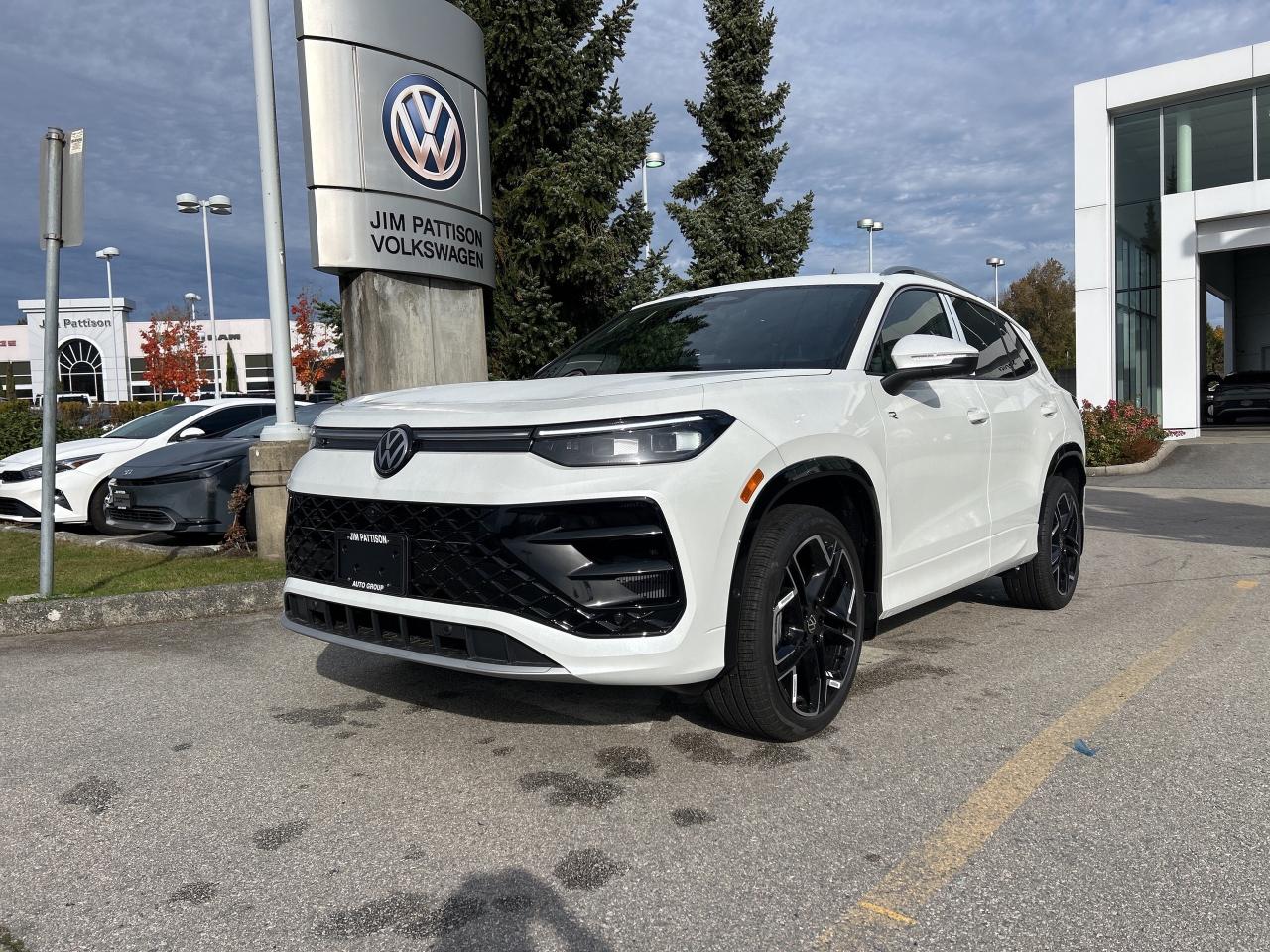 New 2026 Volkswagen Tiguan Highline Turbo R-Line 4MOTION for sale in Surrey, BC