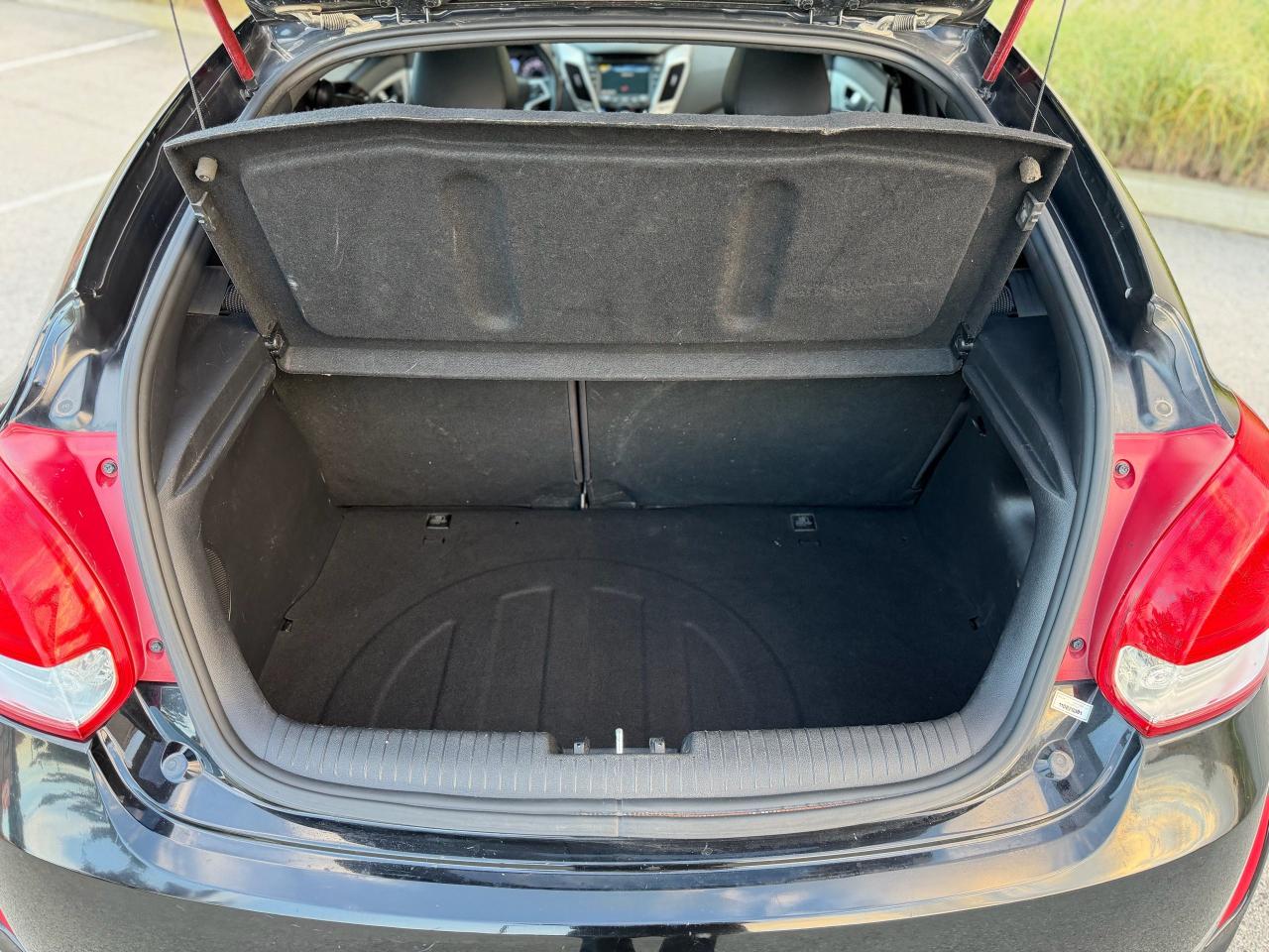 2016 Hyundai Veloster Tech - Photo #16