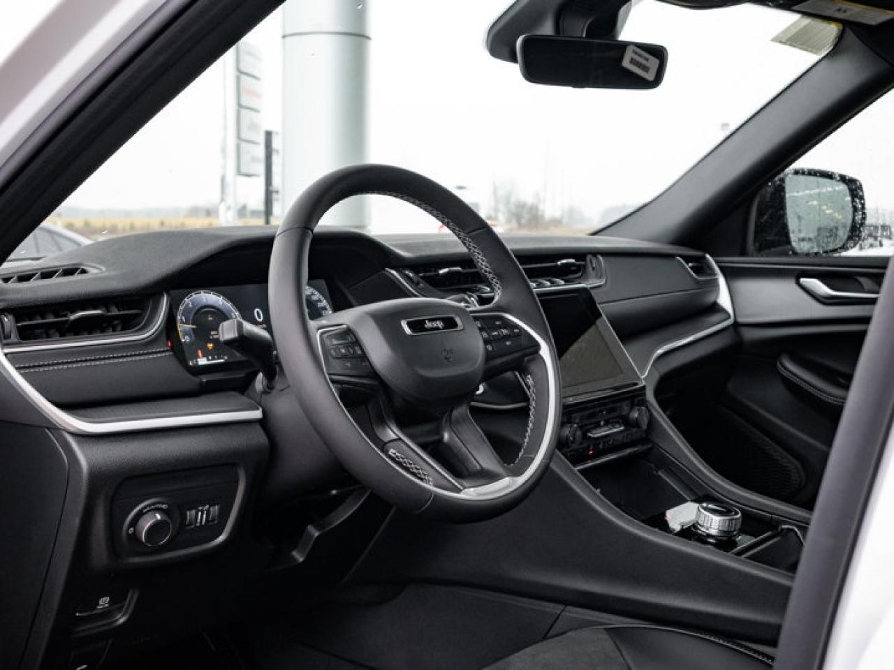 2025 Jeep Grand Cherokee L ALTITUDE Photo