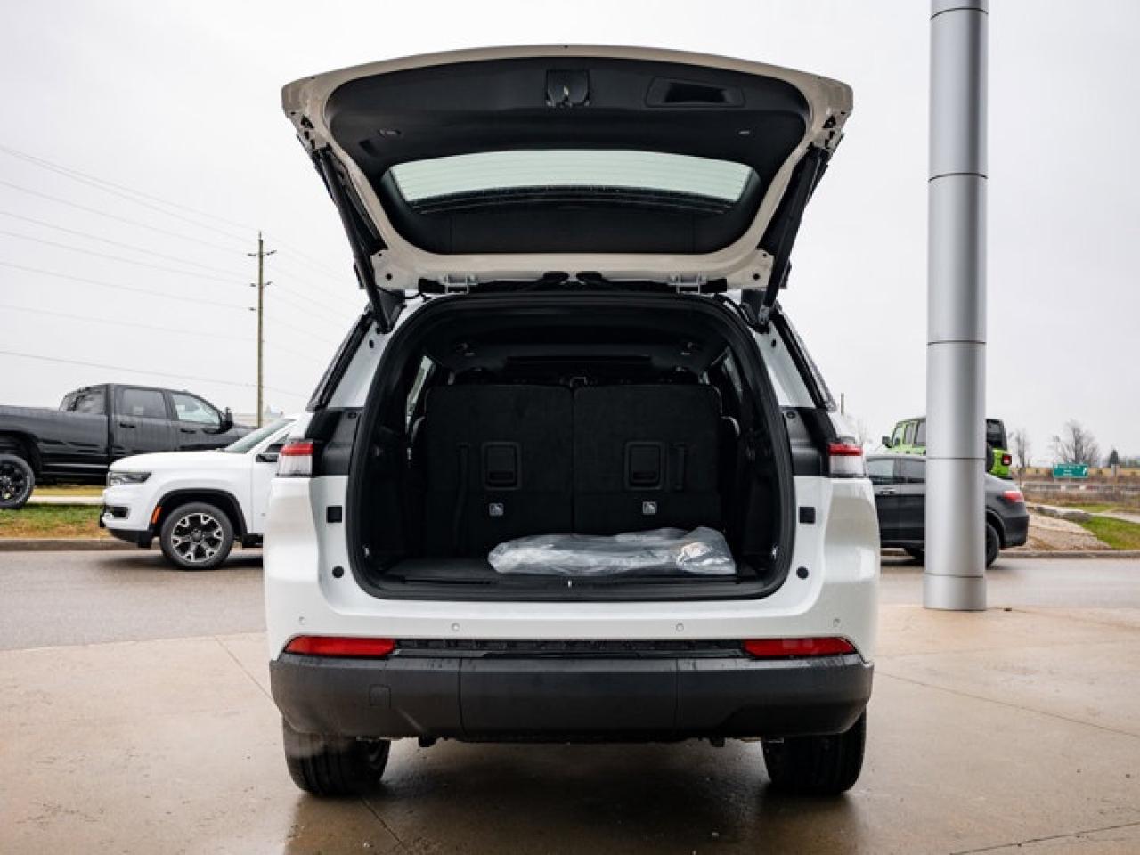 2025 Jeep Grand Cherokee L ALTITUDE Photo