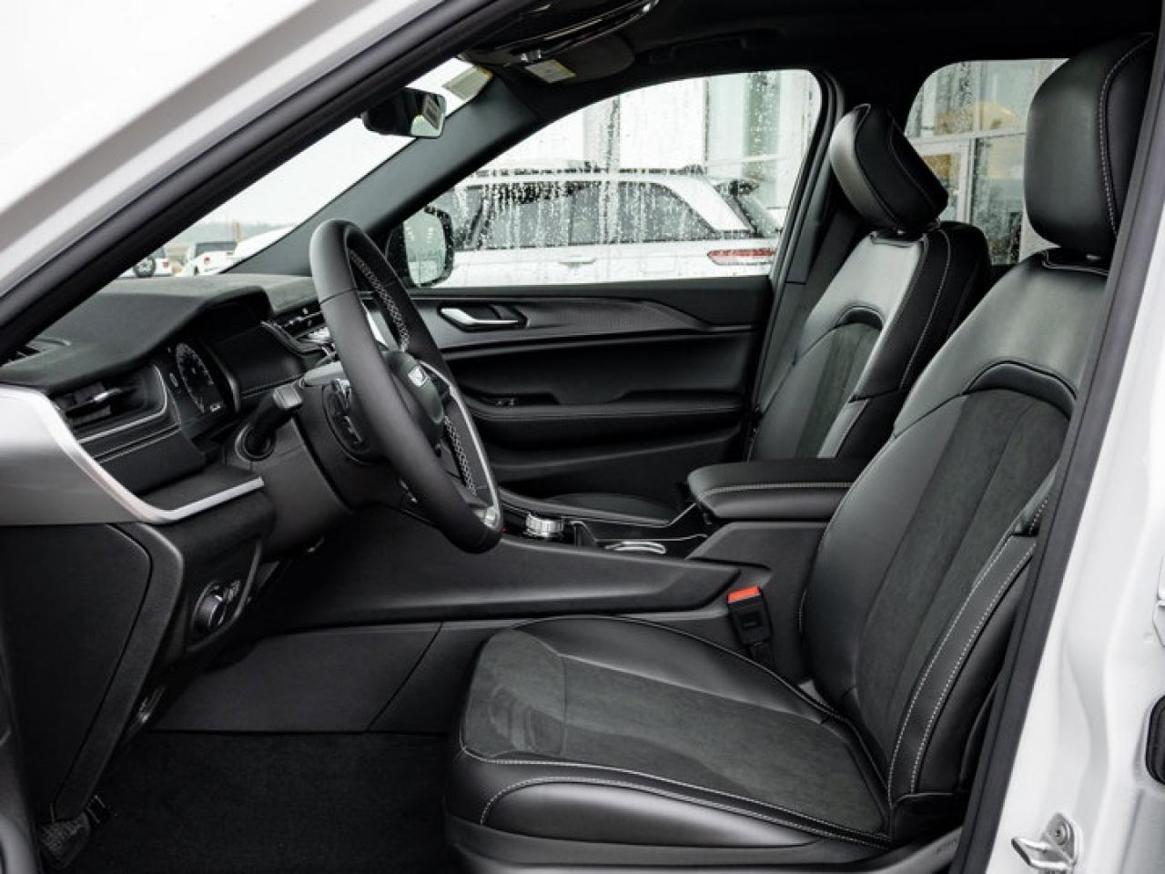 2025 Jeep Grand Cherokee L ALTITUDE Photo