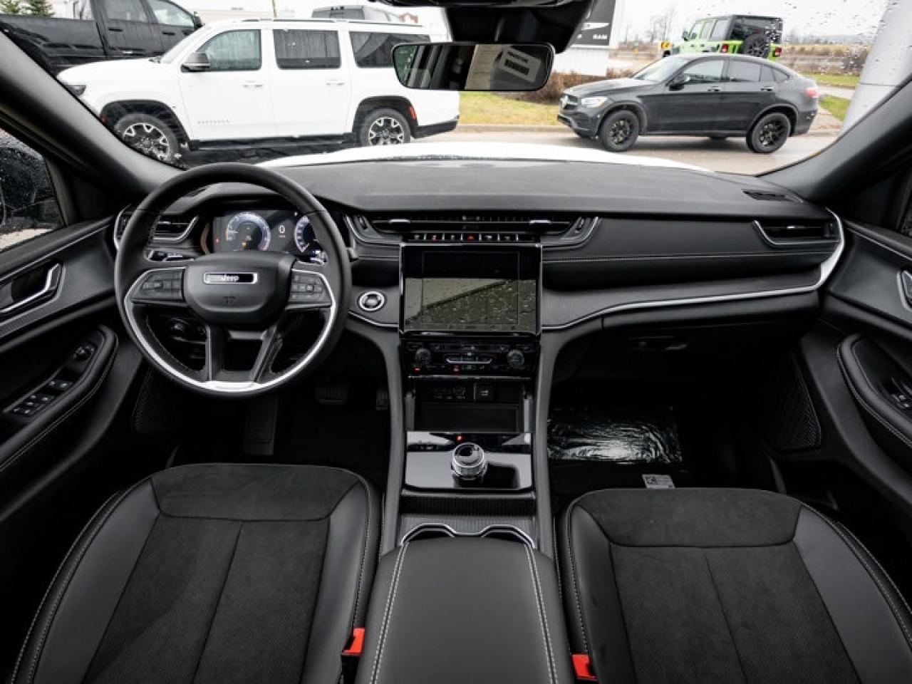 2025 Jeep Grand Cherokee L ALTITUDE Photo