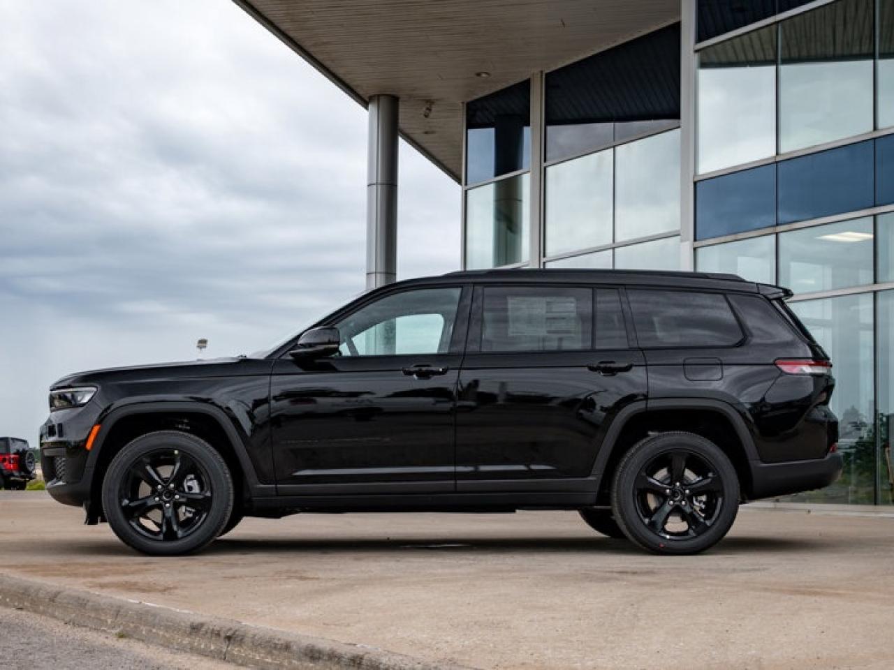 2025 Jeep Grand Cherokee L Altitude Photo4