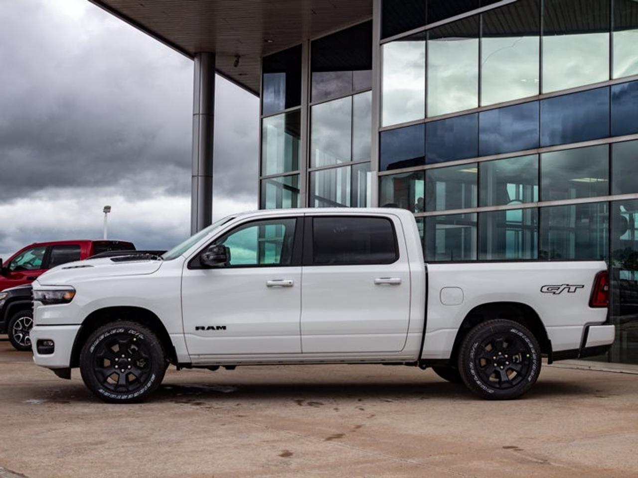 2026 RAM 1500 SPORT Photo4