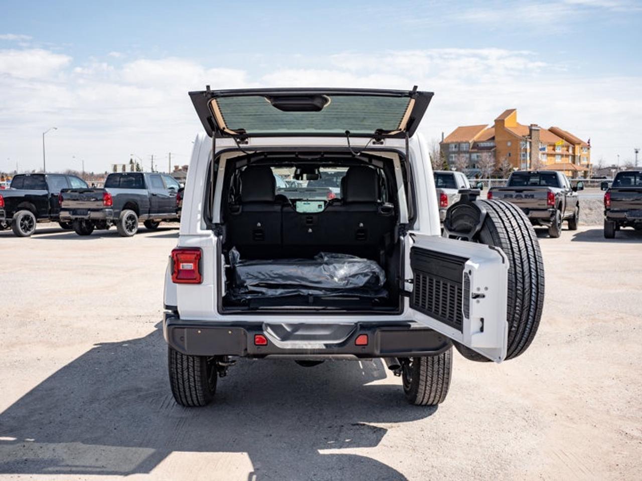 2026 Jeep Wrangler Sahara Photo