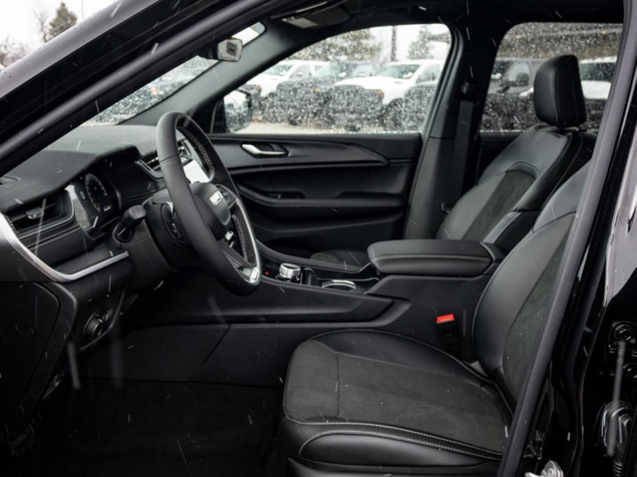 2025 Jeep Grand Cherokee Altitude Photo