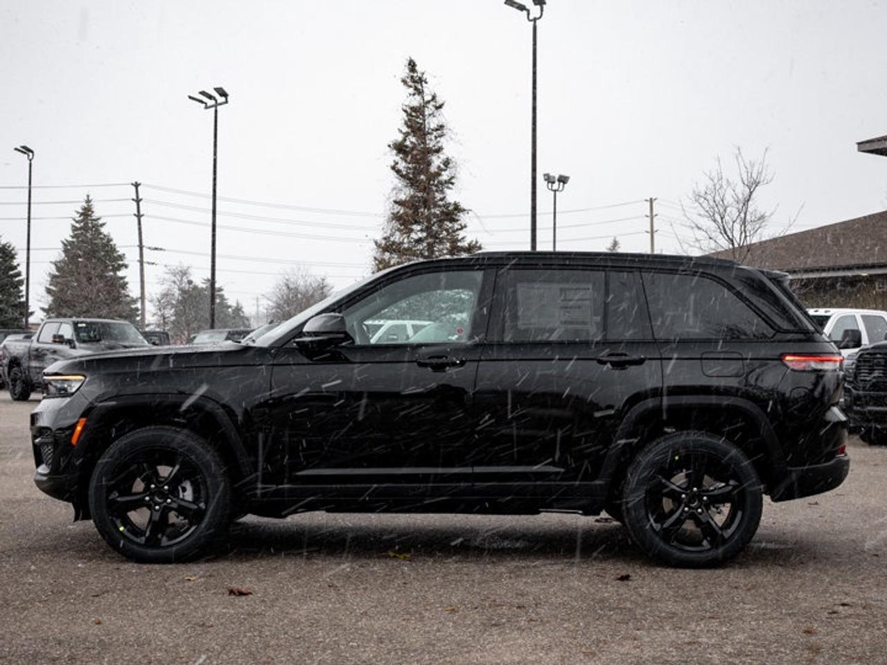 2025 Jeep Grand Cherokee Altitude Photo4