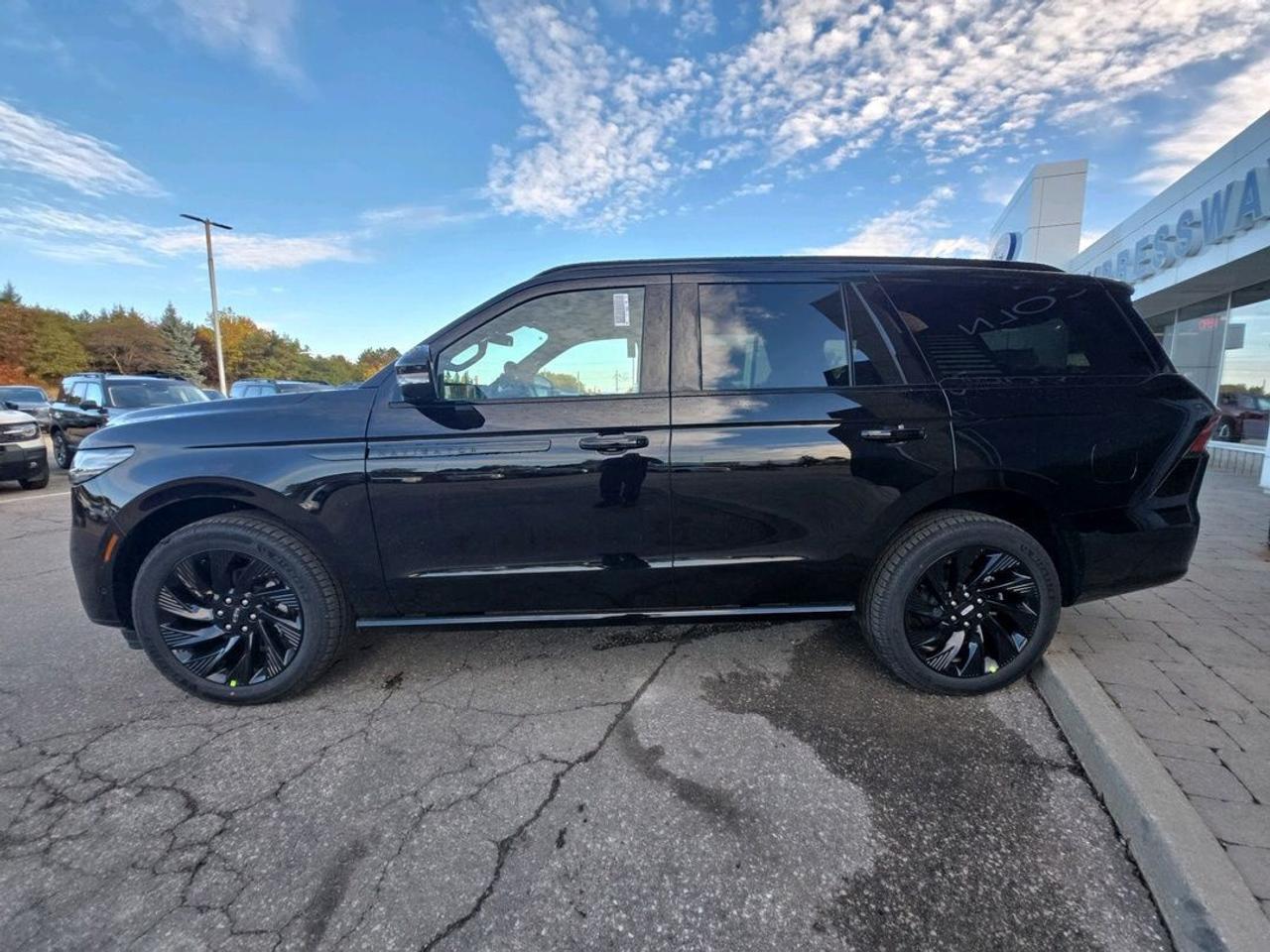 2025 Lincoln Navigator Reserve, Vista Roof, Power Running Boards Photo4