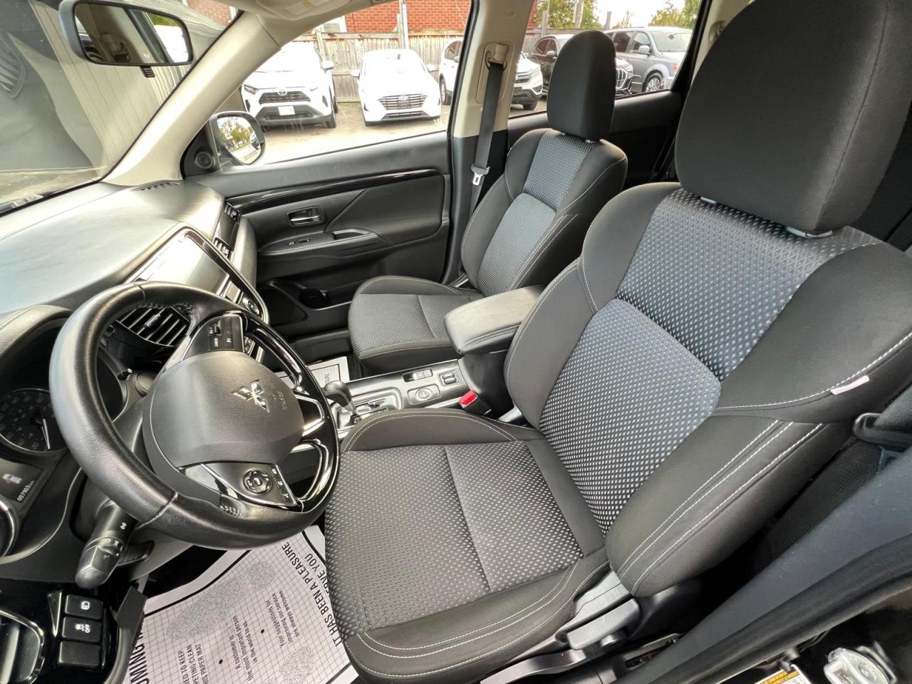 2019 Mitsubishi Outlander ES AWC Photo