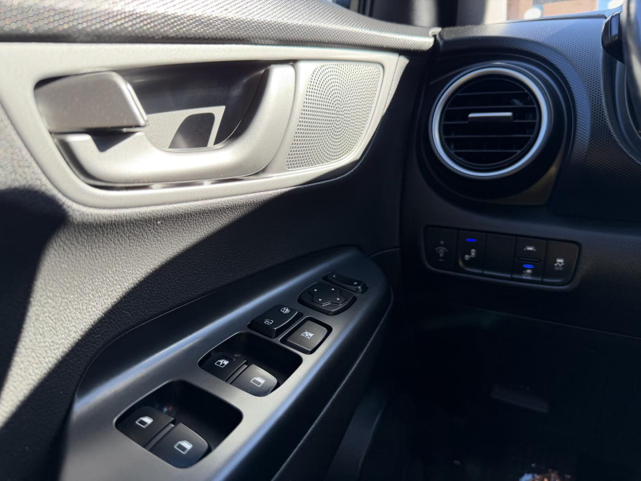 2020 Hyundai KONA EV Preferred - Photo #23
