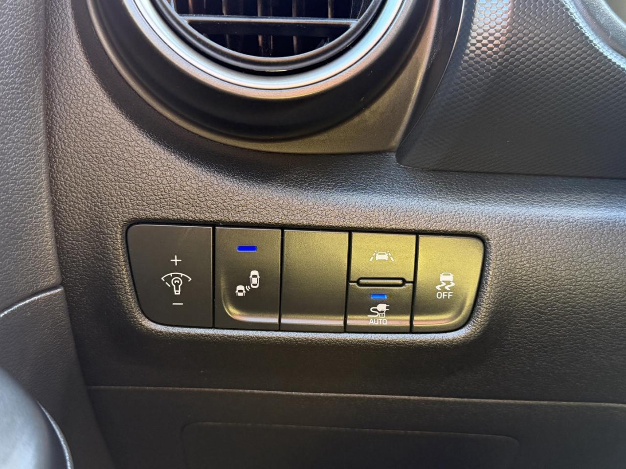 2020 Hyundai KONA EV Preferred - Photo #24