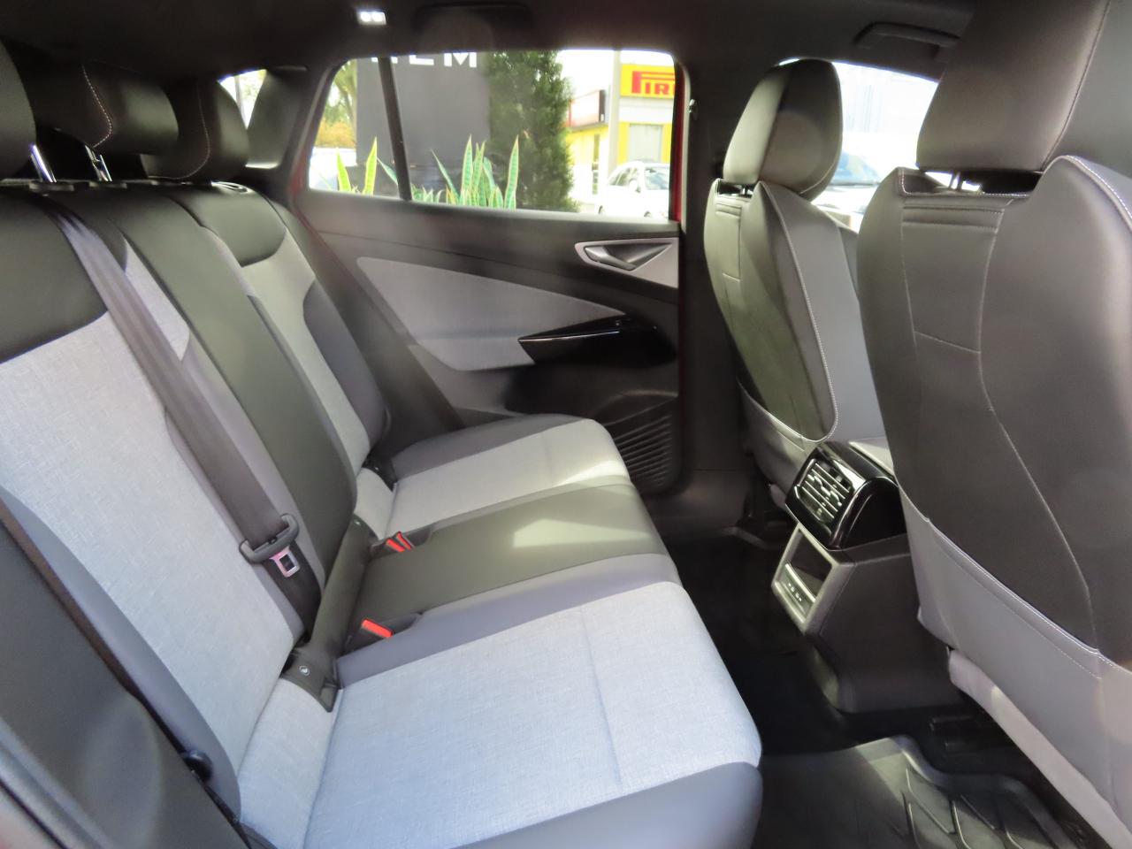 2023 Volkswagen ID.4 Pro AWD w/SK On Battery - Blind Spot Monitor !!! Photo