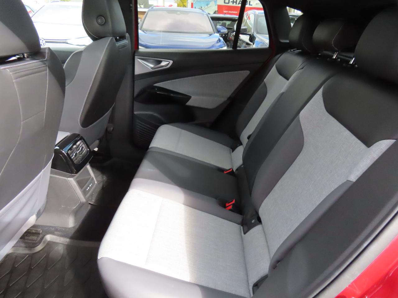 2023 Volkswagen ID.4 Pro AWD w/SK On Battery - Blind Spot Monitor !!! Photo