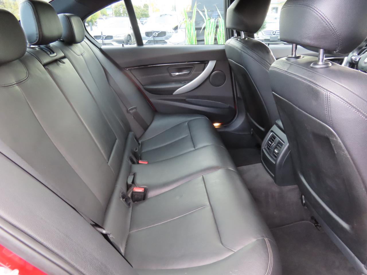 2016 BMW 3 Series 328i XDRIVE - M-SPORT PKG - LEATHER - SUNROOF !!! Photo