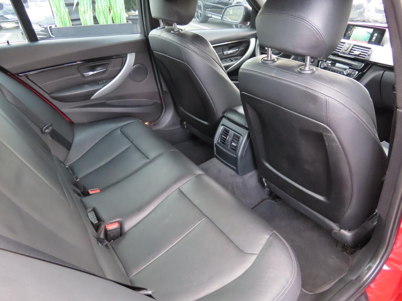 2016 BMW 3 Series 328i XDRIVE - M-SPORT PKG - LEATHER - SUNROOF !!! Photo