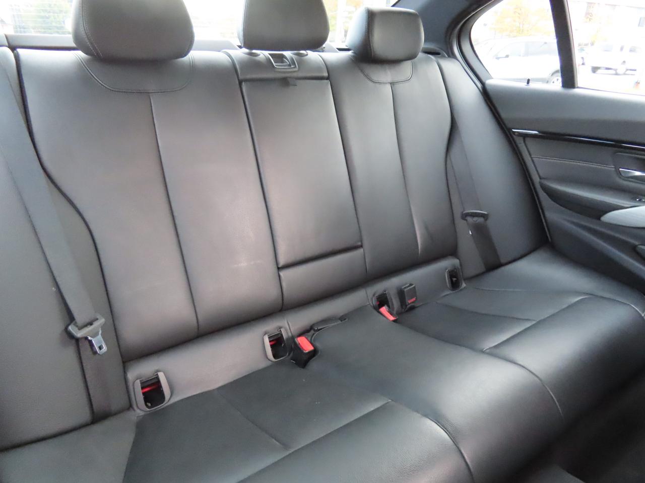 2016 BMW 3 Series 328i XDRIVE - M-SPORT PKG - LEATHER - SUNROOF !!! Photo