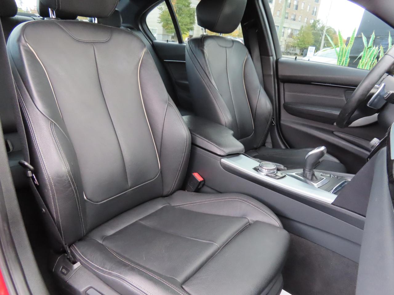 2016 BMW 3 Series 328i XDRIVE - M-SPORT PKG - LEATHER - SUNROOF !!! Photo