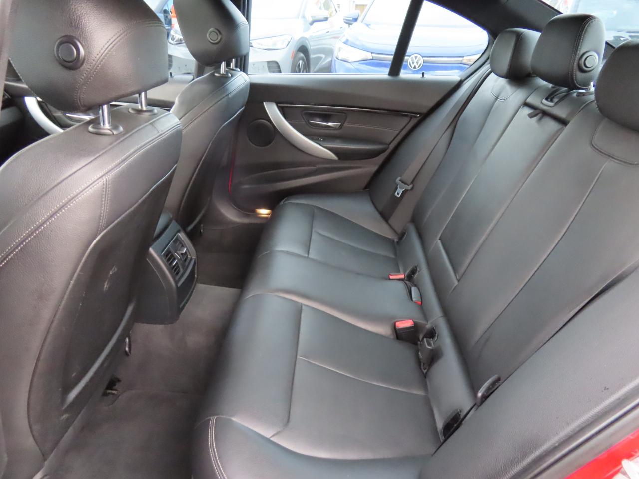 2016 BMW 3 Series 328i XDRIVE - M-SPORT PKG - LEATHER - SUNROOF !!! Photo