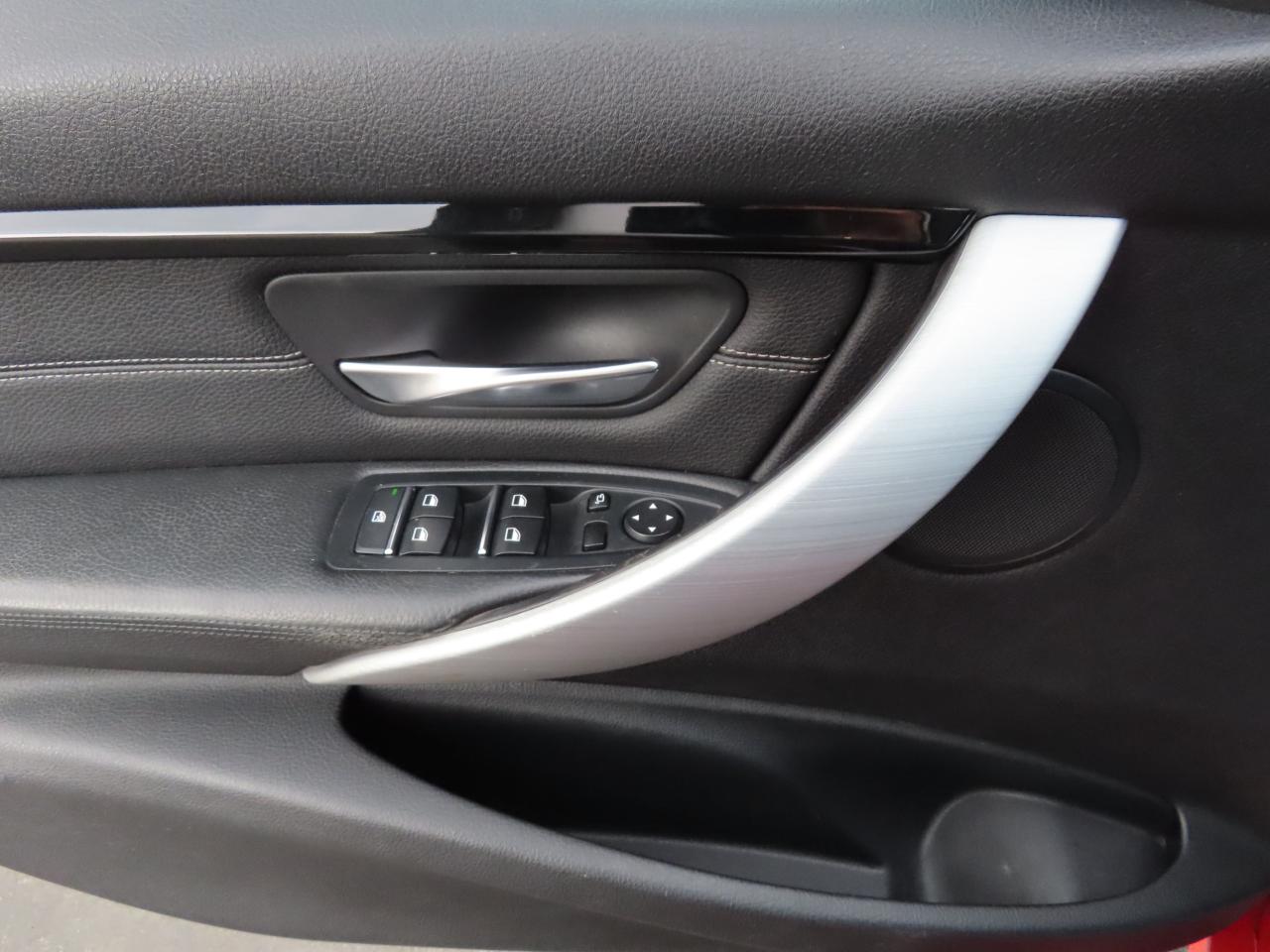 2016 BMW 3 Series 328i XDRIVE - M-SPORT PKG - LEATHER - SUNROOF !!! Photo