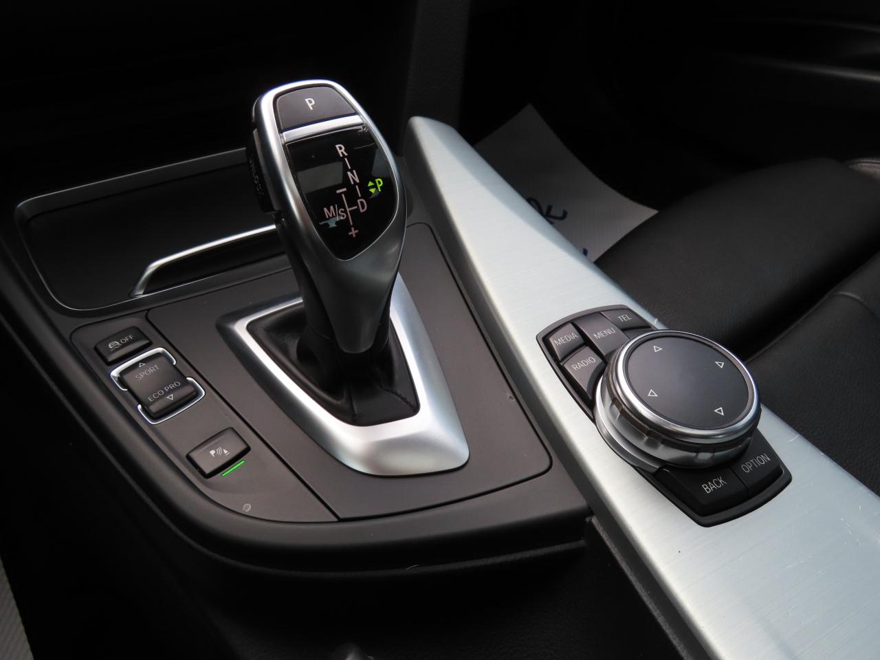 2016 BMW 3 Series 328i XDRIVE - M-SPORT PKG - LEATHER - SUNROOF !!! Photo