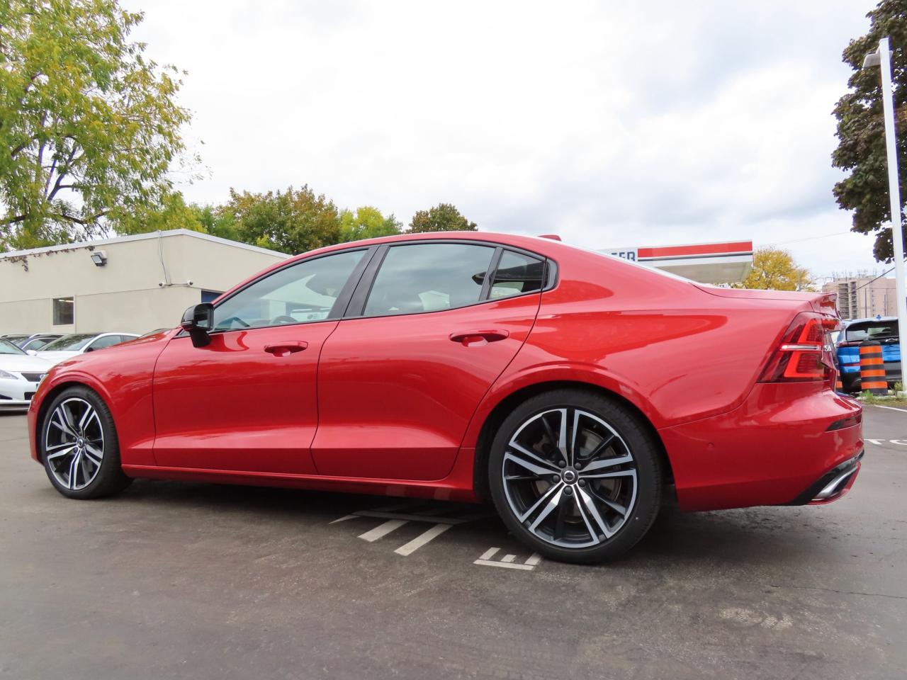 2019 Volvo S60 T6 AWD R-DESIGN - NAVI - LEATHER - SUNROOF !!! Photo
