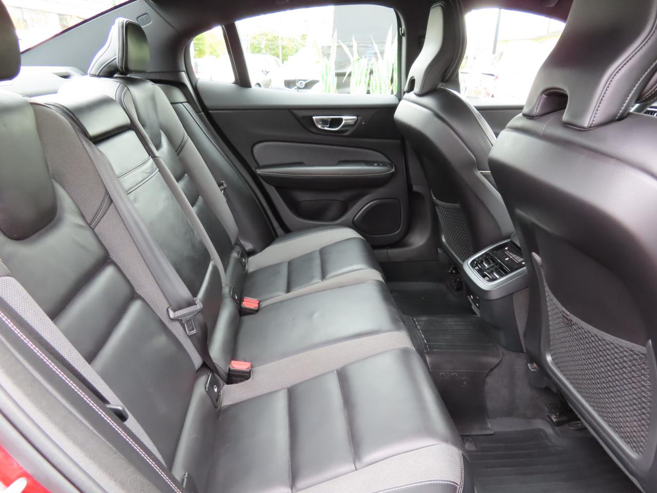 2019 Volvo S60 T6 AWD R-DESIGN - NAVI - LEATHER - SUNROOF !!! Photo