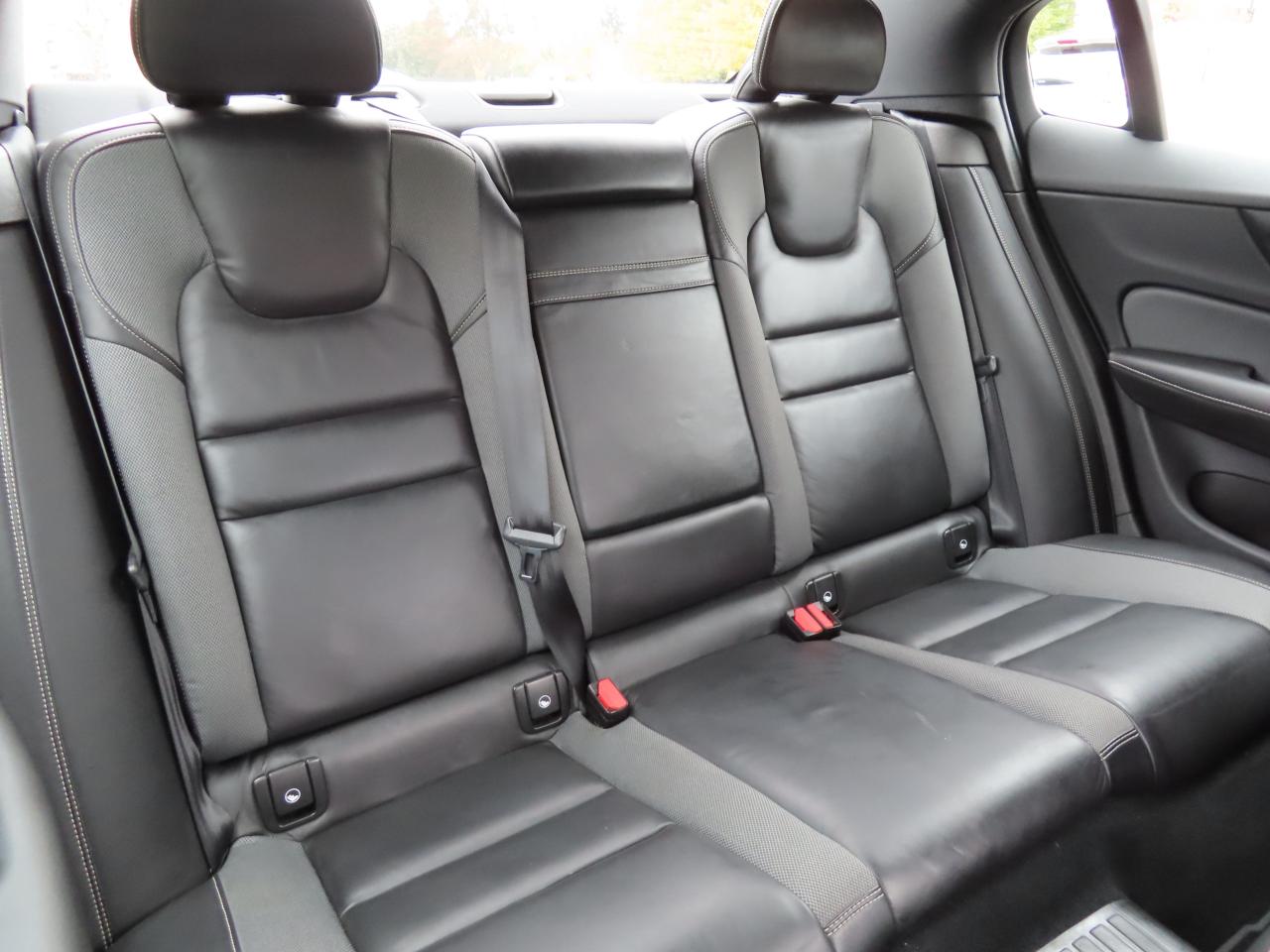 2019 Volvo S60 T6 AWD R-DESIGN - NAVI - LEATHER - SUNROOF !!! Photo