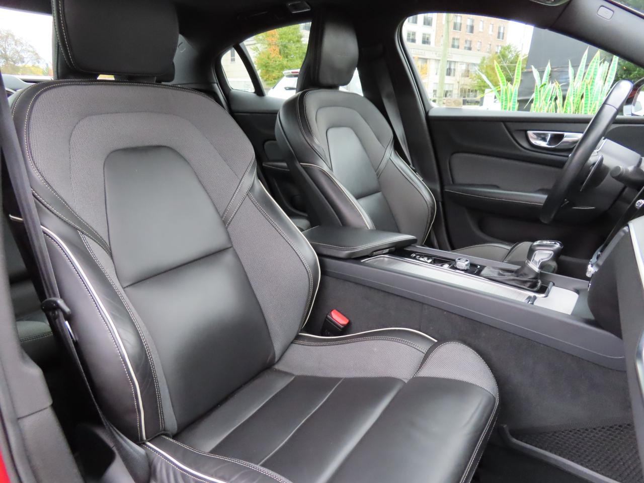 2019 Volvo S60 T6 AWD R-DESIGN - NAVI - LEATHER - SUNROOF !!! Photo