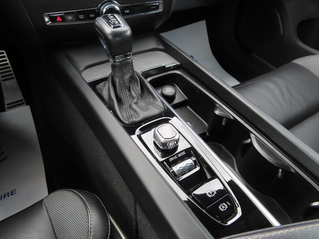 2019 Volvo S60 T6 AWD R-DESIGN - NAVI - LEATHER - SUNROOF !!! Photo