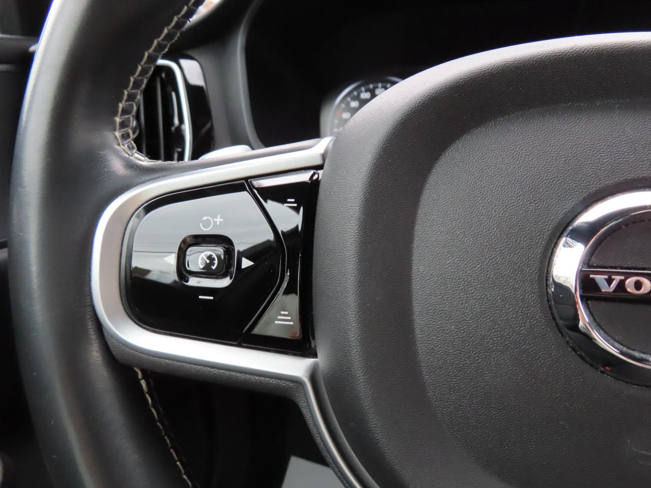 2019 Volvo S60 T6 AWD R-DESIGN - NAVI - LEATHER - SUNROOF !!! Photo