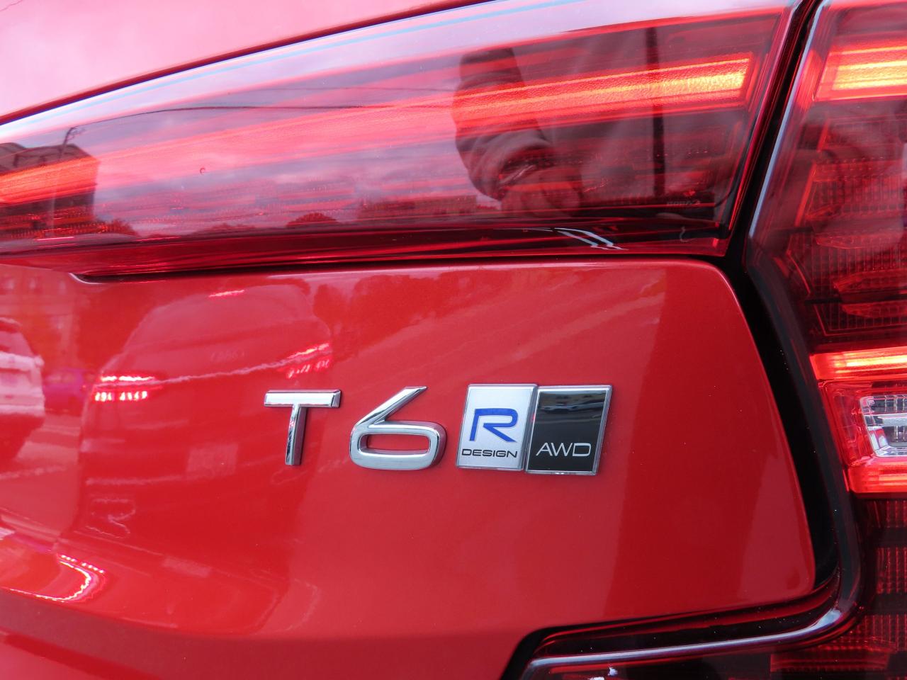 2019 Volvo S60 T6 AWD R-DESIGN - NAVI - LEATHER - SUNROOF !!! Photo