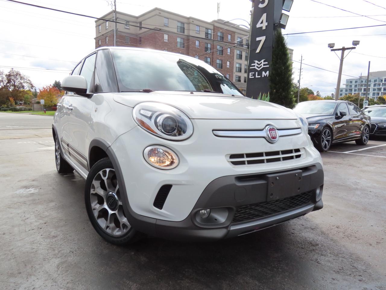2014 Fiat 500 L Trekking - Panoramic Roof - Heated Seats !!! Photo