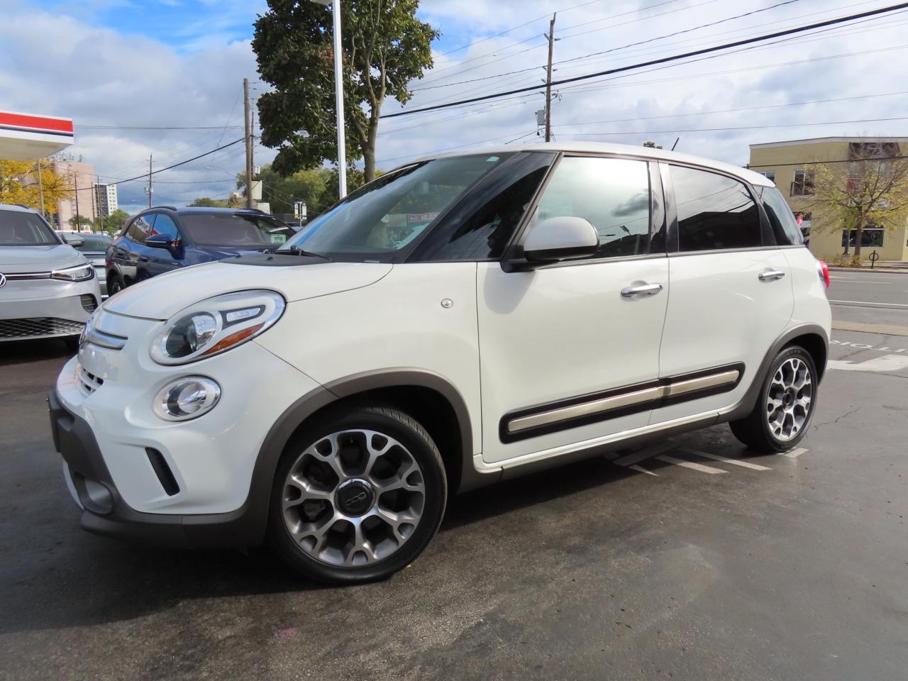 2014 Fiat 500 L Trekking - Panoramic Roof - Heated Seats !!! Photo
